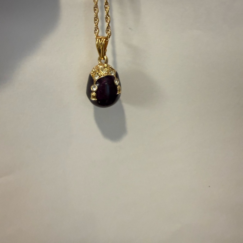 Vintage AVON Gold and Purple Pendant Necklace